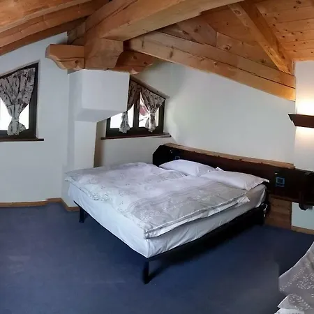 Ruetoreif アパートホテル グレッソネイ・サイント・ジェアン